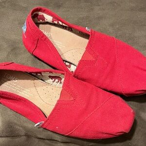 TOMS Women's Vibrant Red Canvas Loafers